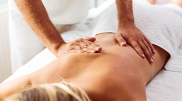 kvinde får wellness massage